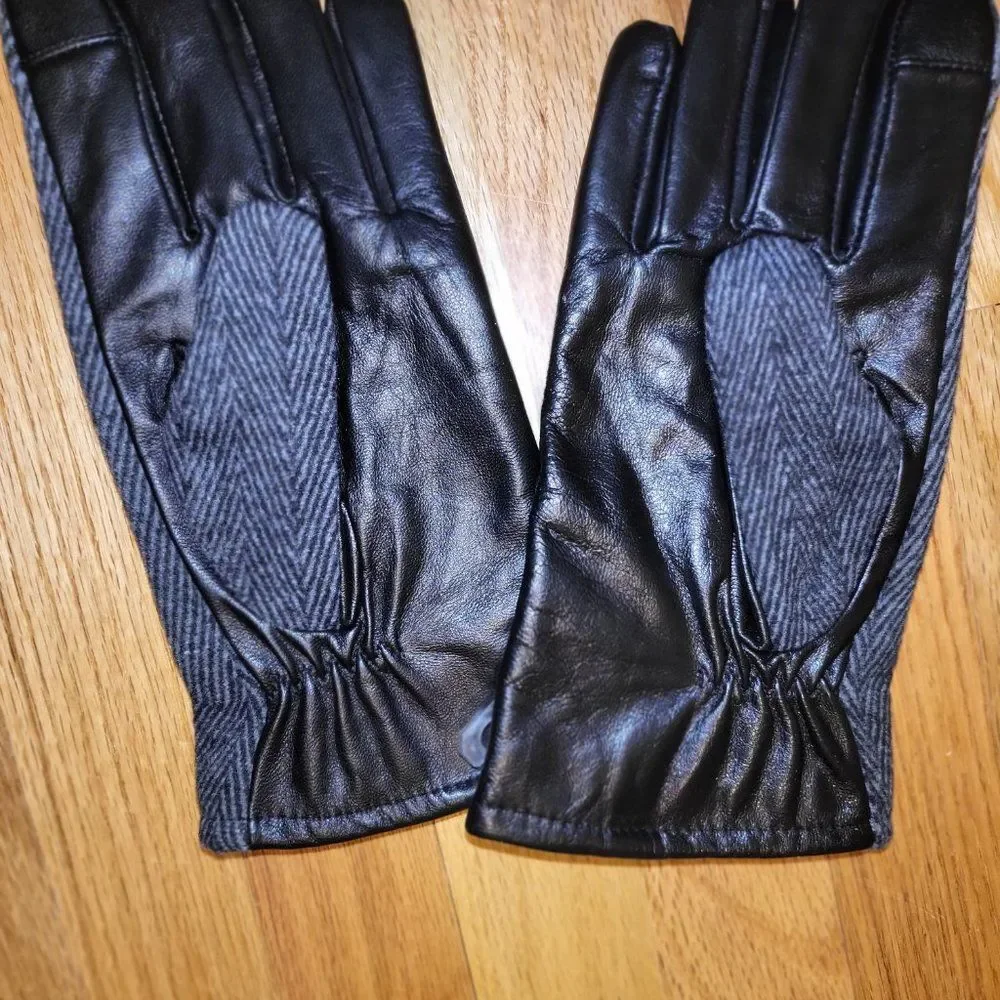 Gloves tech touch grey/black UNISEX New with tags Size M/L